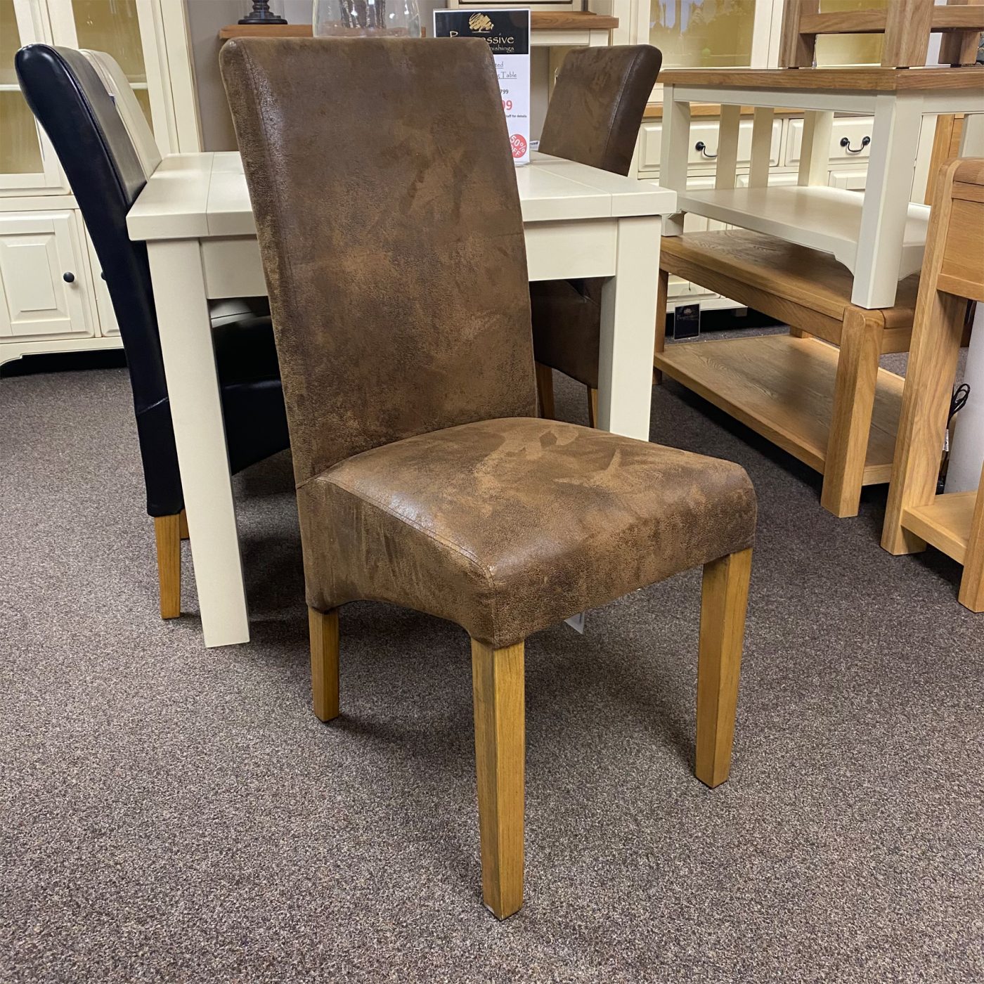 A guide to choosing oak dining tables and chairs