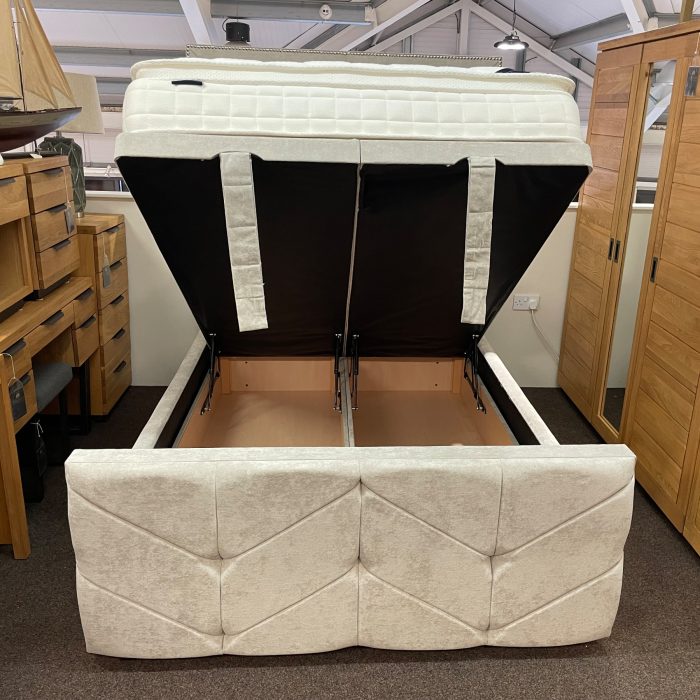 Julius Bed 4 Julius Bed 4